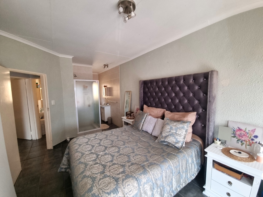3 Bedroom Property for Sale in Safari Gardens North West